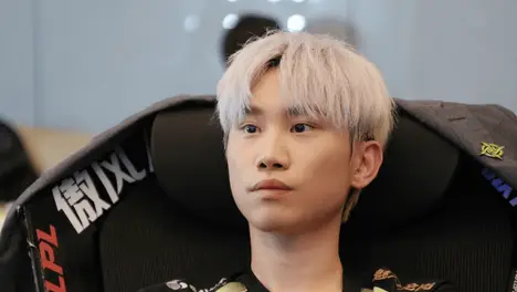 左手选手争议言论引爆电竞热搜，Rookie状态评价引发粉丝反击